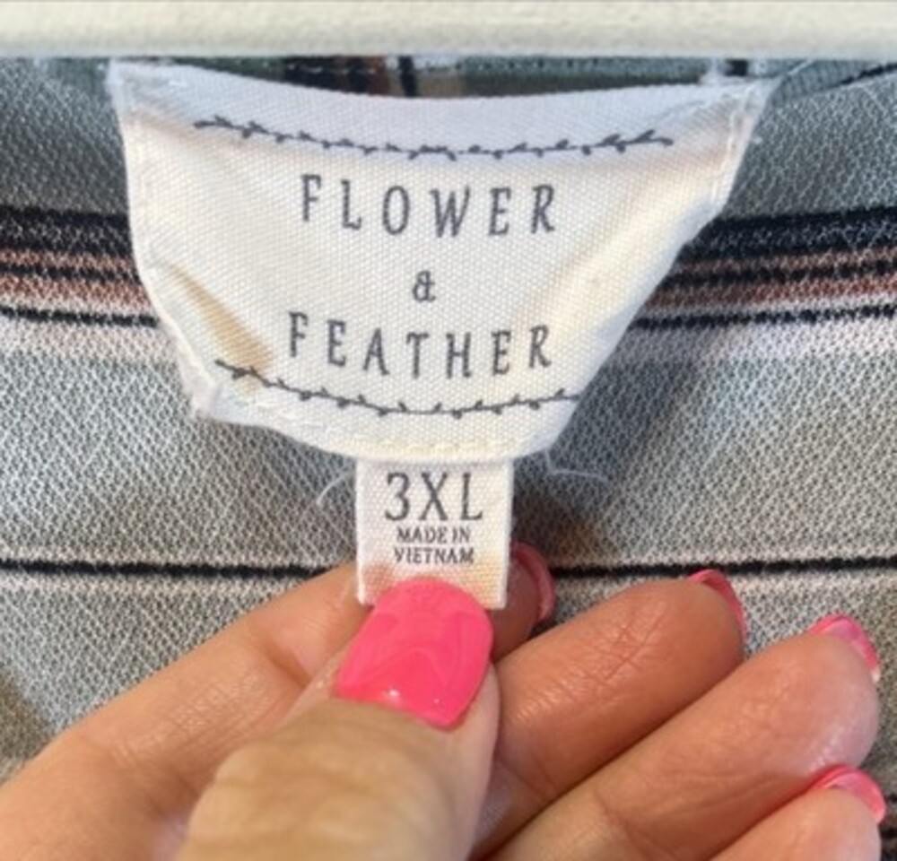 Flower & Feather Blouse Womens 3XL White Stripes Cap Sleeve Minimalist Office - Picture 2 of 5